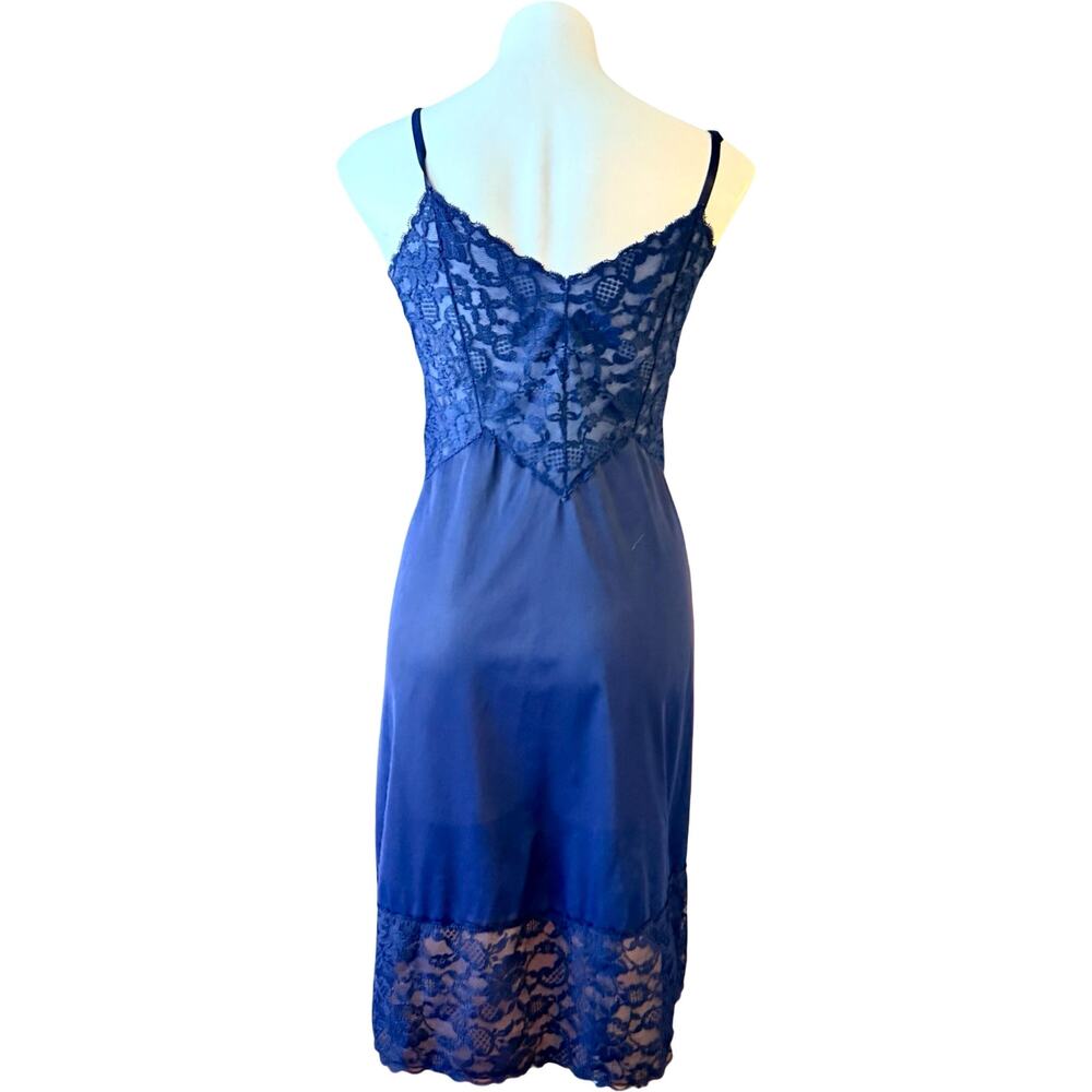 Vintage Vanity Fair Nylon Slip 1970s Lace Bodice Sweetheart Neckline Size 38 - Picture 8 of 13
